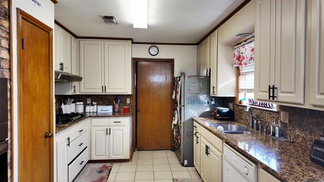 381 Shadydale Dr, Baton Rouge, LA 70815