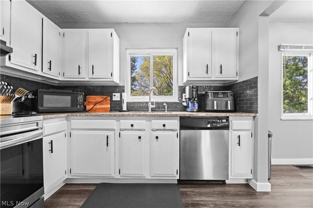 26917 Oxford Park Lane, Olmsted Twp, OH 44138