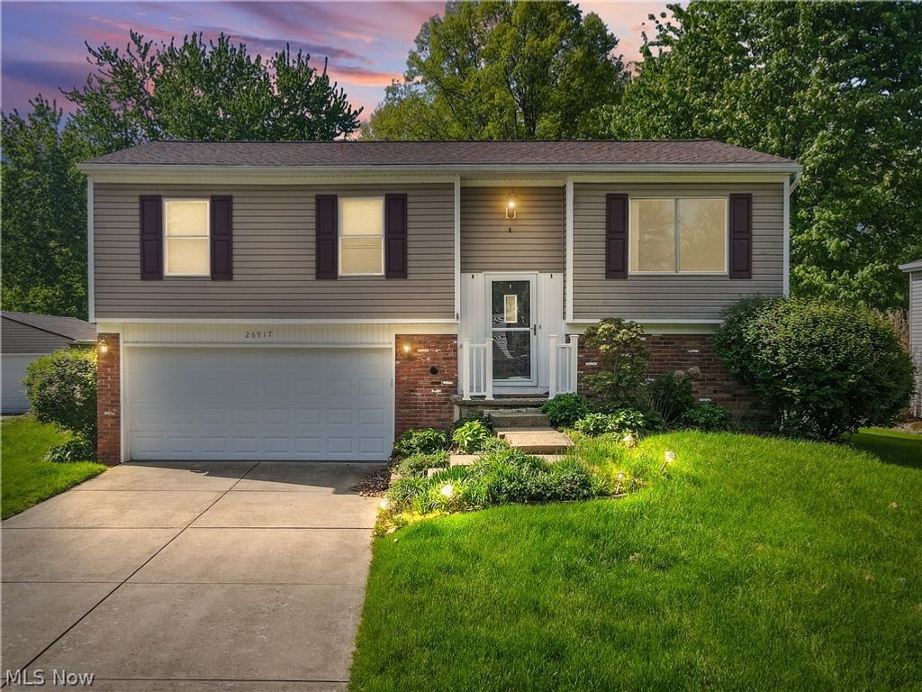 26917 Oxford Park Lane, Olmsted Twp, OH 44138