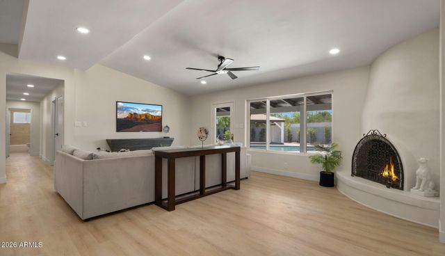 7667 E CACTUS Road, Scottsdale, AZ 85260