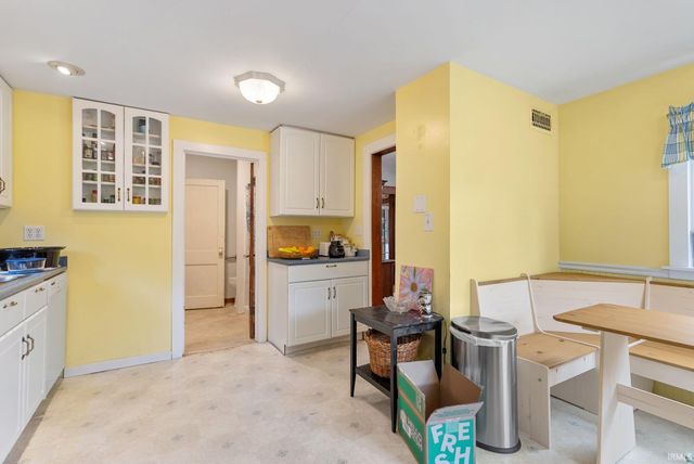 1020 W Oakdale Drive, Fort Wayne, IN 46807