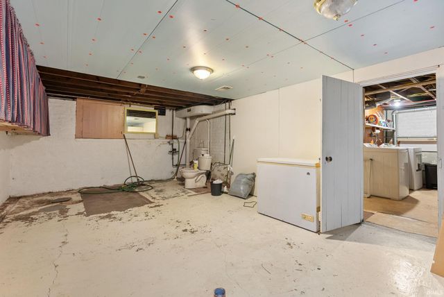 1020 W Oakdale Drive, Fort Wayne, IN 46807