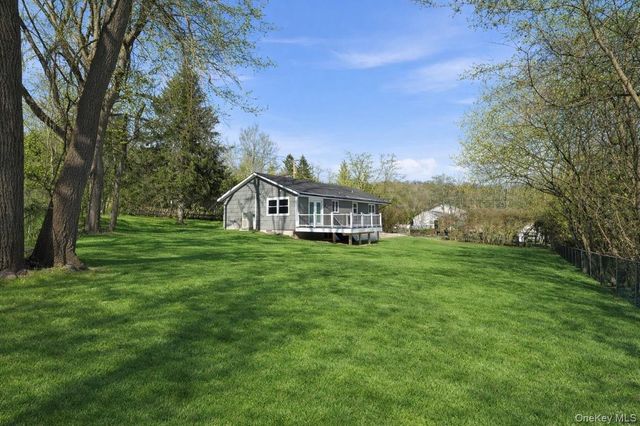 1 Cherry Lane, Putnam Valley, NY 10579