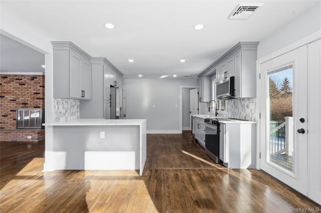 1 Cherry Lane, Putnam Valley, NY 10579