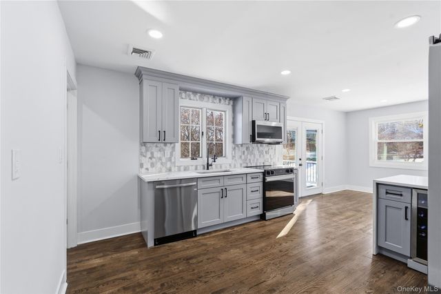 1 Cherry Lane, Putnam Valley, NY 10579