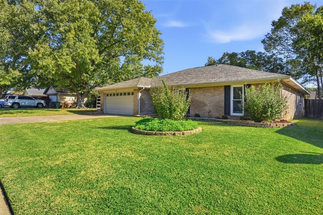 2217 Honey Creek Lane, Arlington, TX 76006