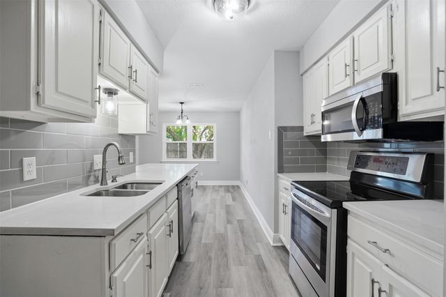 2217 Honey Creek Lane, Arlington, TX 76006