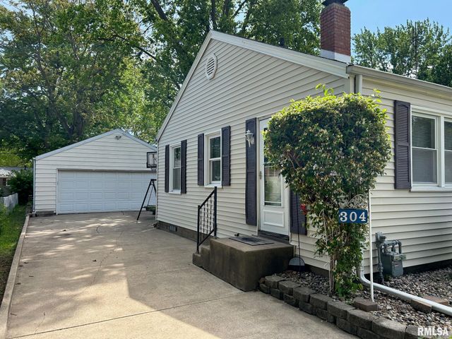 304 SHERWOOD Drive, Pekin, IL 61554
