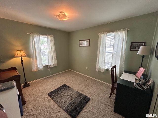 304 SHERWOOD Drive, Pekin, IL 61554