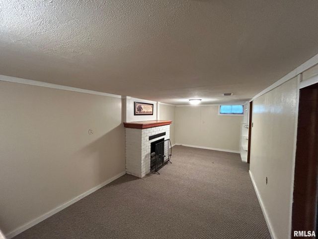 304 SHERWOOD Drive, Pekin, IL 61554