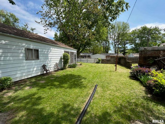 304 SHERWOOD Drive, Pekin, IL 61554
