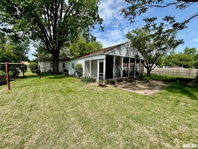 304 SHERWOOD Drive, Pekin, IL 61554