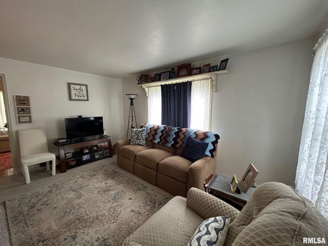 304 SHERWOOD Drive, Pekin, IL 61554