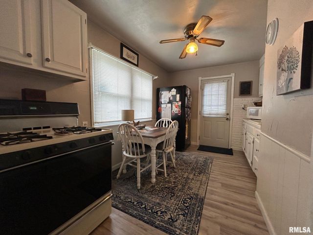 304 SHERWOOD Drive, Pekin, IL 61554