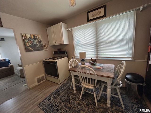 304 SHERWOOD Drive, Pekin, IL 61554