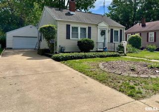 304 SHERWOOD Drive, Pekin, IL 61554