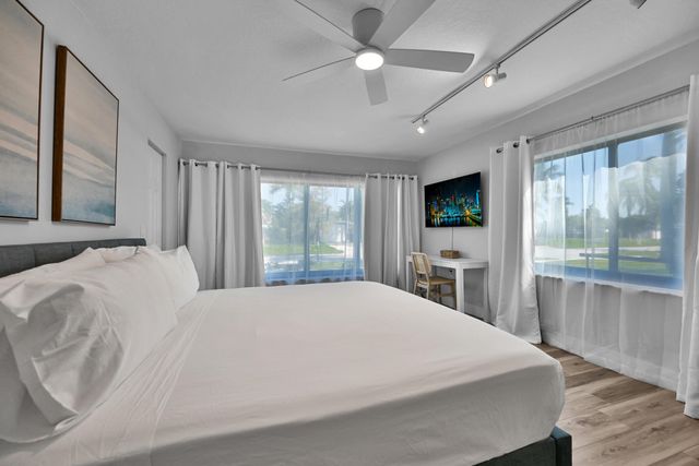 908 SE 16th Street, Deerfield Beach, FL 33441