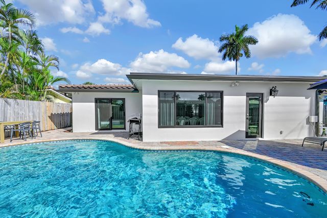 908 SE 16th Street, Deerfield Beach, FL 33441