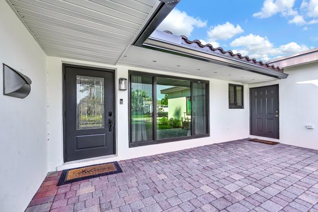 908 SE 16th Street, Deerfield Beach, FL 33441