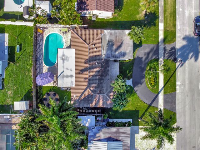 908 SE 16th Street, Deerfield Beach, FL 33441