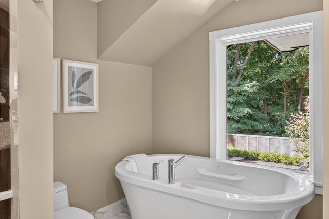 20895 Spencer Lane, Shorewood, MN 55331