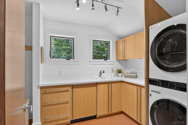 20895 Spencer Lane, Shorewood, MN 55331