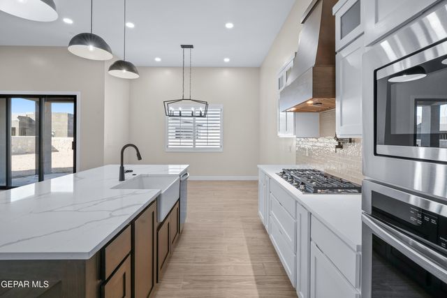 1823 Schyler Love Lane, El Paso, TX 79928