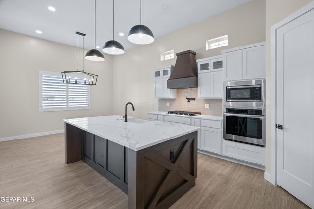 1823 Schyler Love Lane, El Paso, TX 79928