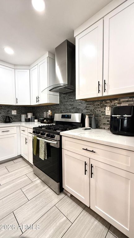 Image 12 of property listing at 1109 W INDIAN SCHOOL Road, Phoenix, AZ 85013