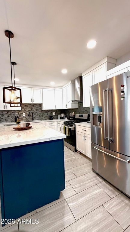 Image 13 of property listing at 1109 W INDIAN SCHOOL Road, Phoenix, AZ 85013
