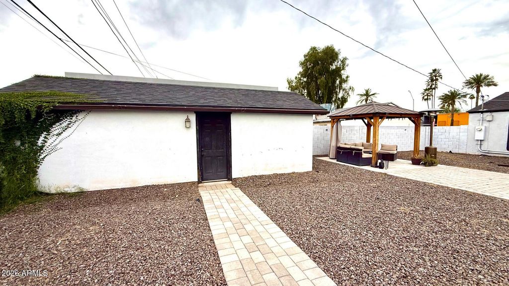 Image 35 of property listing at 1109 W INDIAN SCHOOL Road, Phoenix, AZ 85013