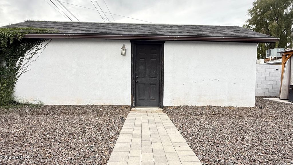 Image 36 of property listing at 1109 W INDIAN SCHOOL Road, Phoenix, AZ 85013