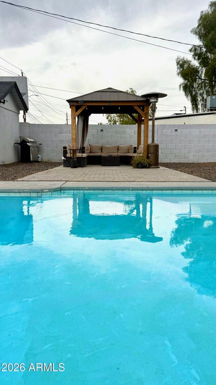 Image 37 of property listing at 1109 W INDIAN SCHOOL Road, Phoenix, AZ 85013