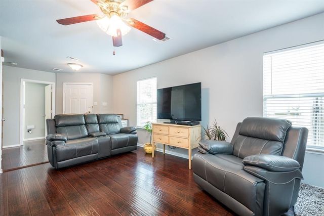 19007 Remington Park Dr, Houston, TX 77073