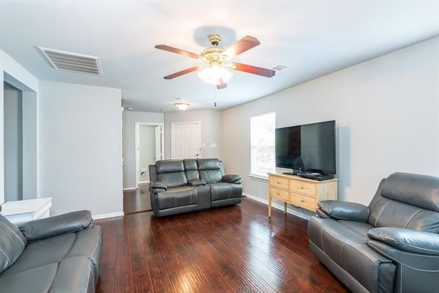 19007 Remington Park Dr, Houston, TX 77073