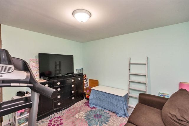 125 Pine Meadows Circle, Bennington, NH 03442