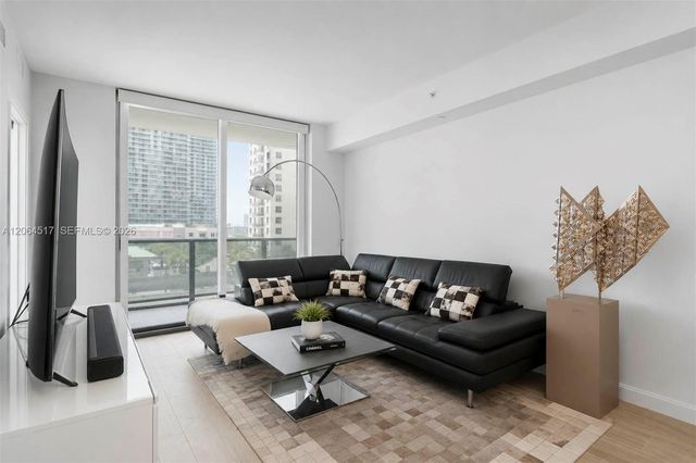 55 SW 9th St 1105, Miami, FL 33130