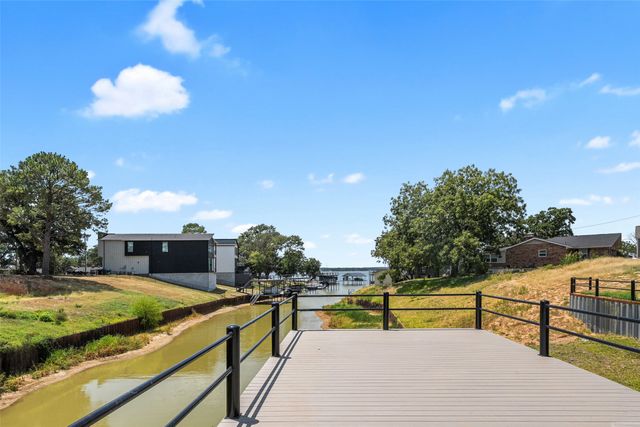 219 Autumn Wood Trail, Gun Barrel City, TX 75156