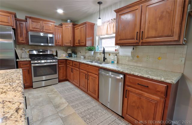 15044 S Ash Valley Lane, Claremore, OK 74017