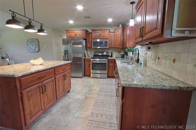15044 S Ash Valley Lane, Claremore, OK 74017