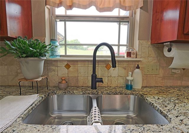 15044 S Ash Valley Lane, Claremore, OK 74017