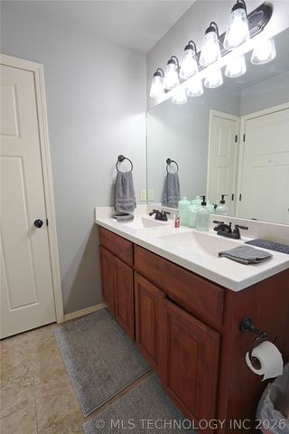 15044 S Ash Valley Lane, Claremore, OK 74017