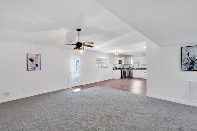 606 Hillcrest Street, Mansfield, TX 76063