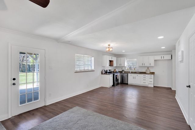 606 Hillcrest Street, Mansfield, TX 76063