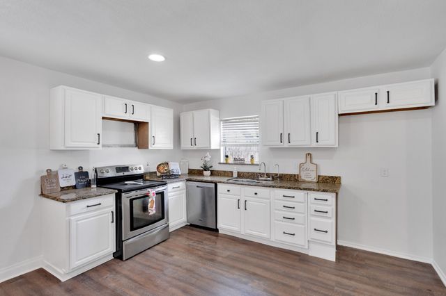 606 Hillcrest Street, Mansfield, TX 76063