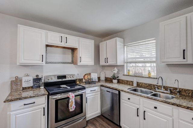 606 Hillcrest Street, Mansfield, TX 76063