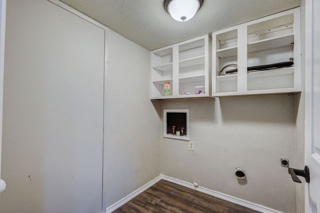 606 Hillcrest Street, Mansfield, TX 76063