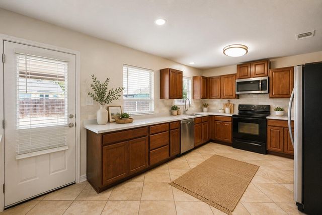 304 Wegstrom ST, Hutto, TX 78634