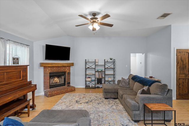 341 Frederick Cir, Flint, TX 75762