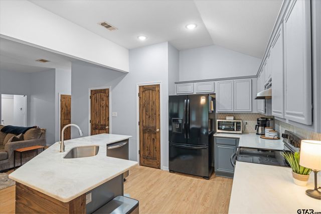 341 Frederick Cir, Flint, TX 75762